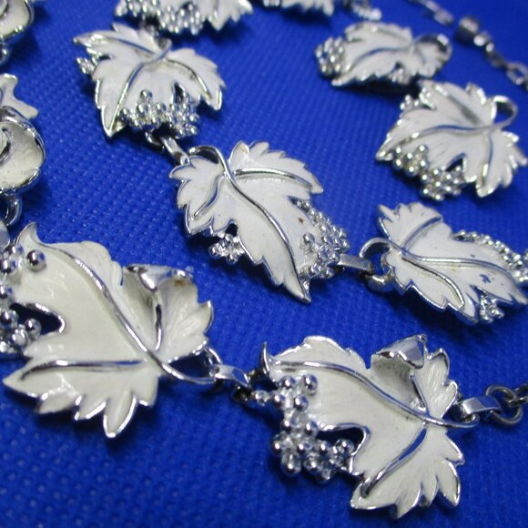 3 Piece Set SARAH COVENTRY Whispering Leaf Necklace 1967 White Enamel Grape Leaf - Picture 3 of 15